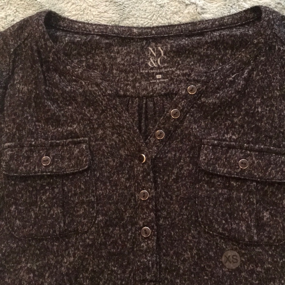 Black top - Picture 2 of 2